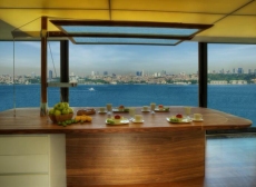 Premium Apartment with Direct Bosphorus Views in Historic Uskudar – coastal view (image 13)