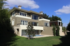 Sea View Spacious Villa for Sale in Istanbul – bathroom (image 5)