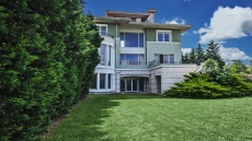 Sea View Spacious Villa for Sale in Istanbul – garden view (image 8)