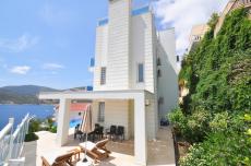 Sea View House for Sale in Kalkan Near the Beach – pool area (image 9)