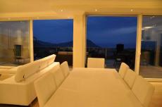 Terrace area featuring spatial organization enabling three-floor flow