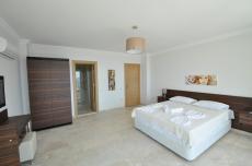 Interior room utilizing hill position for natural ventilation through spacing