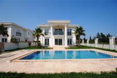 Villa for Sale – living room (image 2)