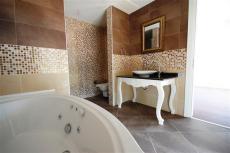 Villa for Sale – entrance (image 15)